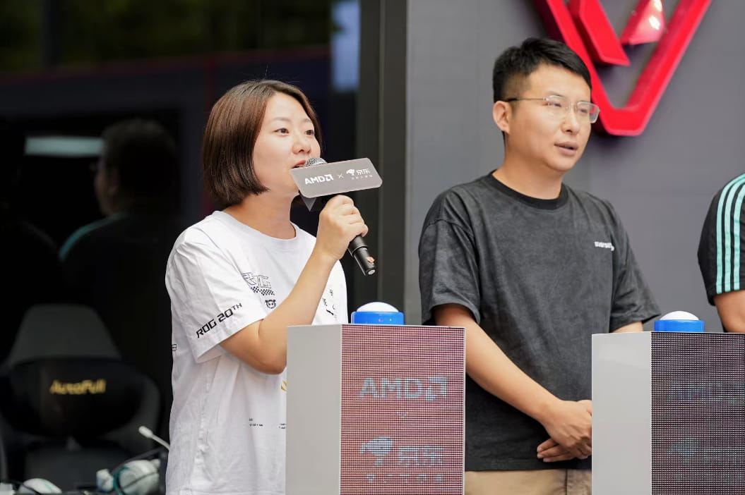 华硕电脑西南系统业务部总监黄文秀出席AMD京东电竞嘉年华成都站启动仪式